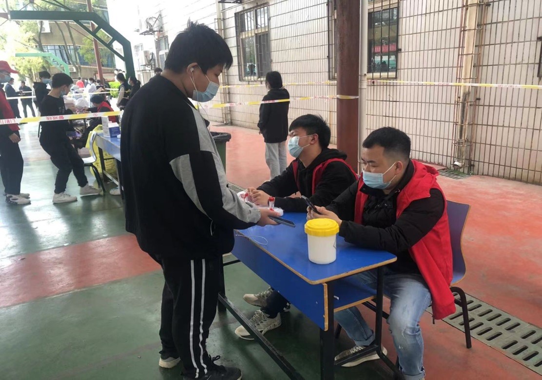 信息管理系黨支部開展疫情防控志愿服務(wù)活動