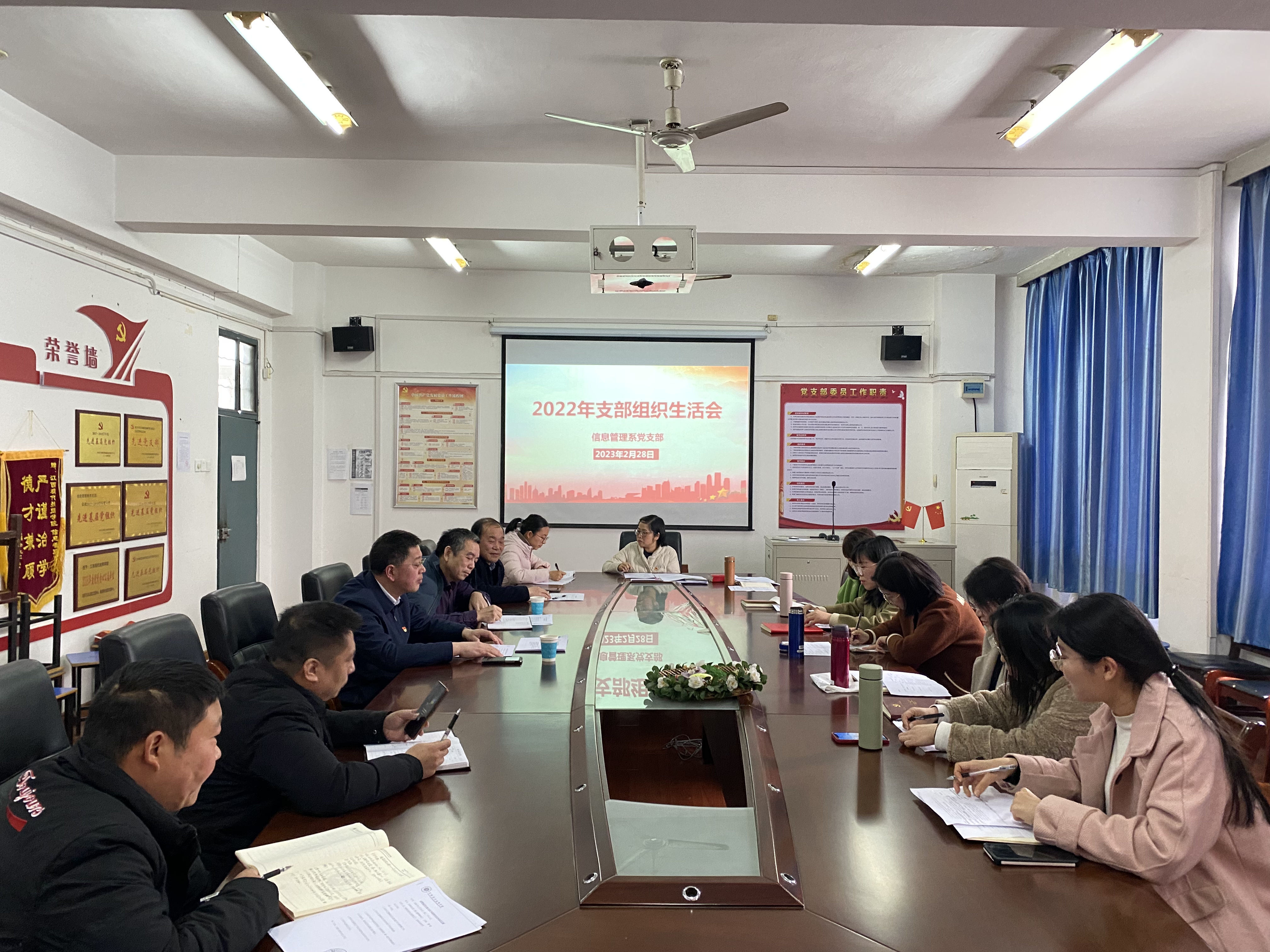 信息管理系黨支部赴江西省圖書館開展主題黨日活動