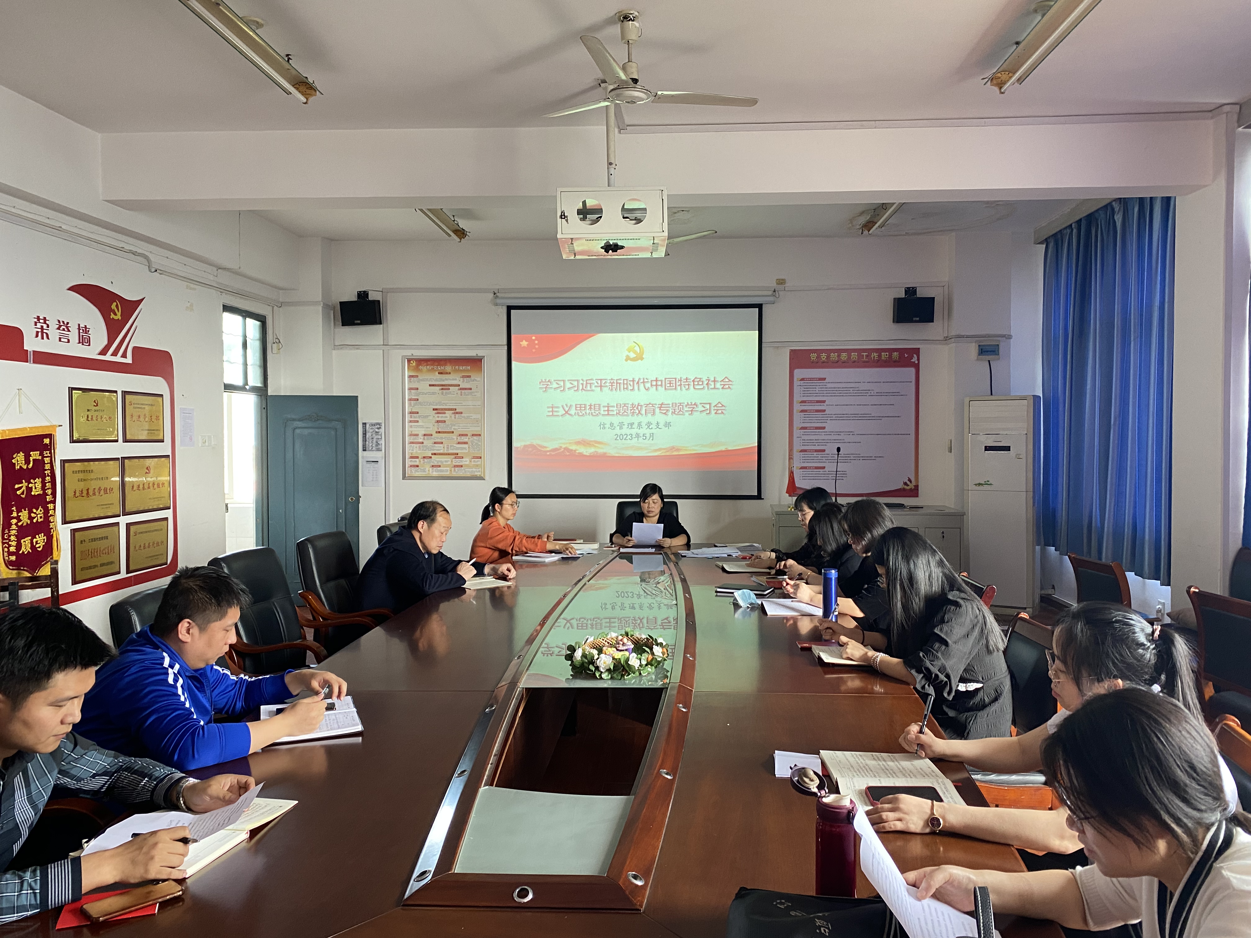 信息管理系黨支部赴江西省圖書館開展主題黨日活動