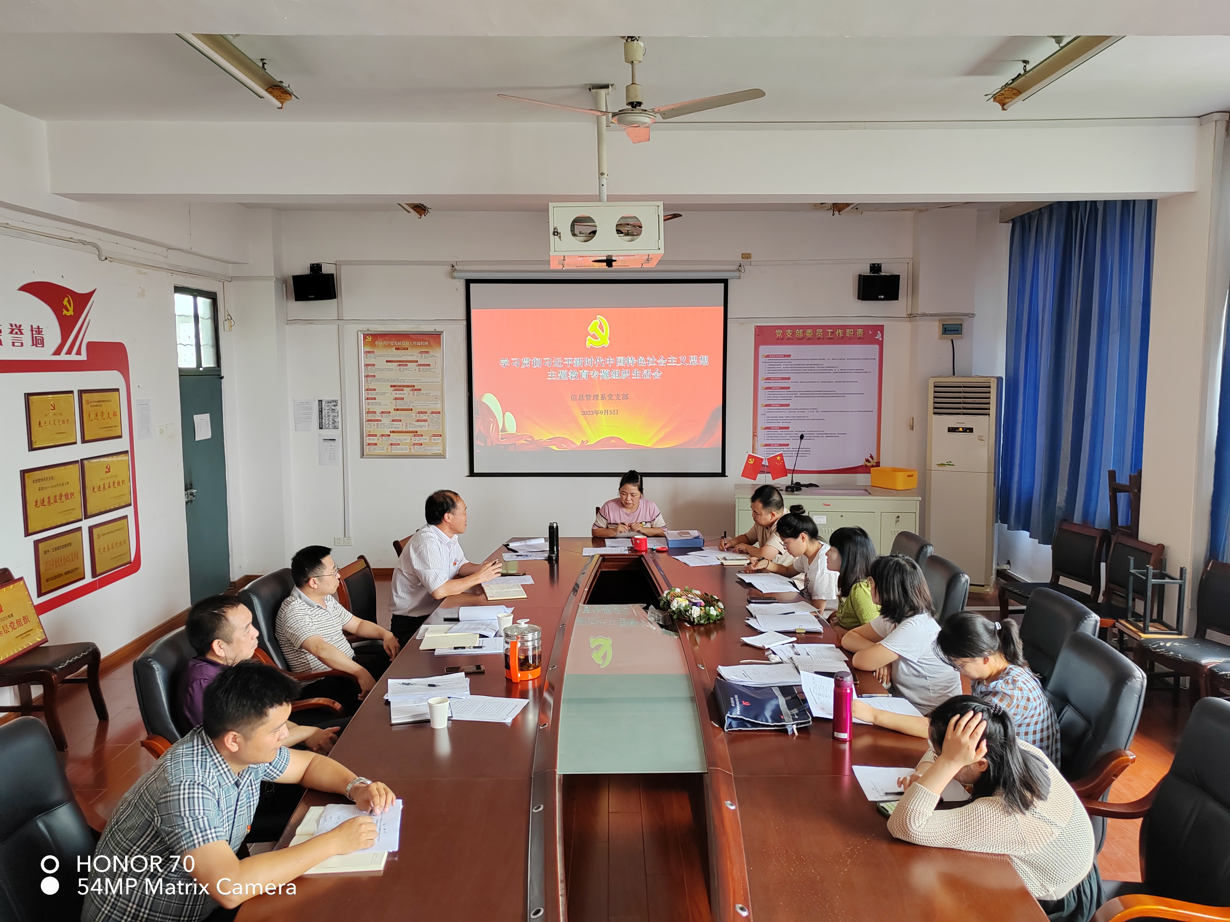 信息管理系黨支部赴江西省圖書館開展主題黨日活動