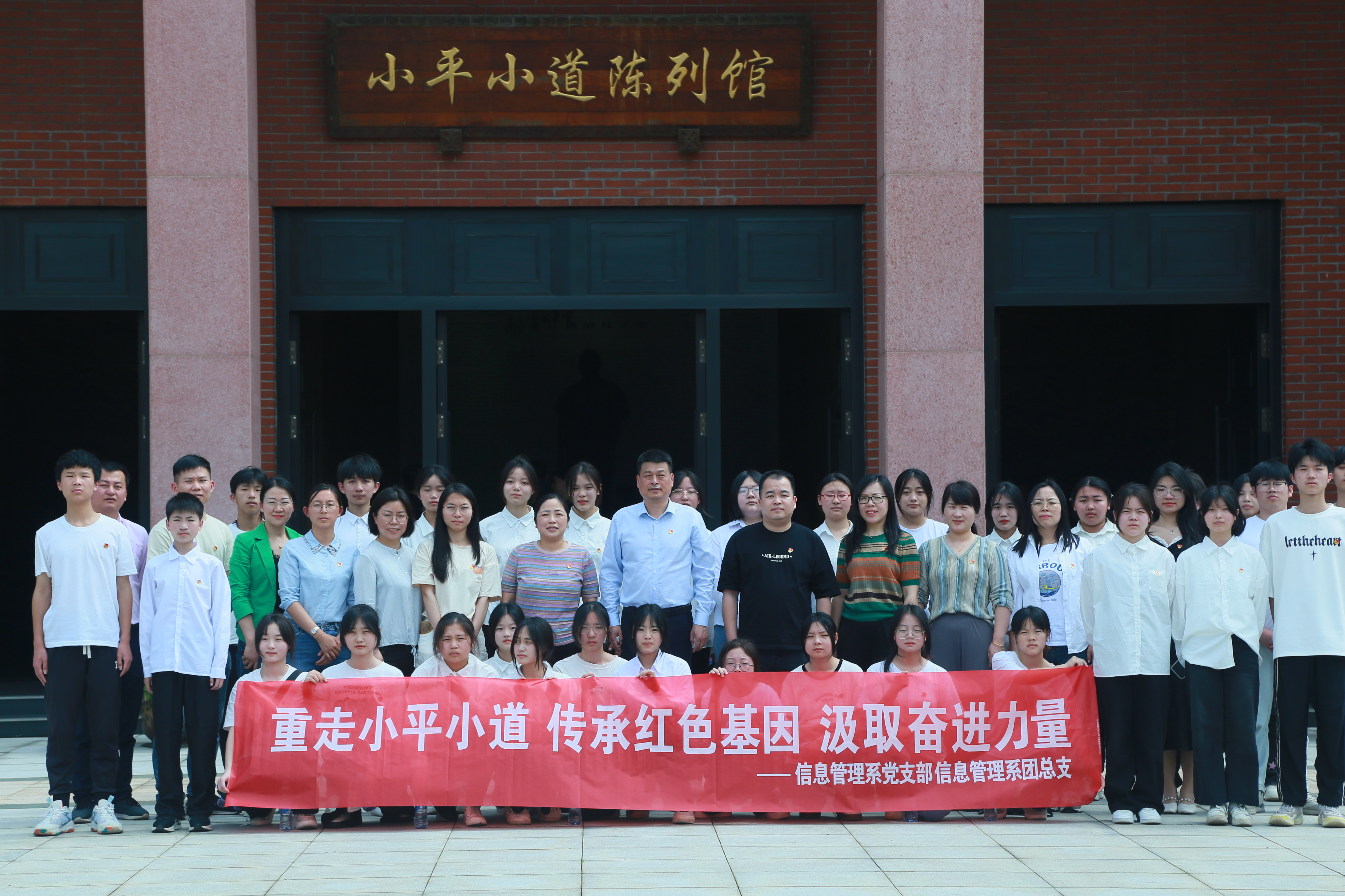 紅色文化宣講團(tuán)開展“學(xué)習(xí)習(xí)近平總書記考察江西重要講話精神”主題宣講