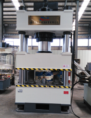 三梁四柱油壓機(jī) 三梁四柱油壓機(jī)