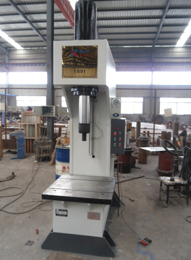 單臂液壓機(jī)