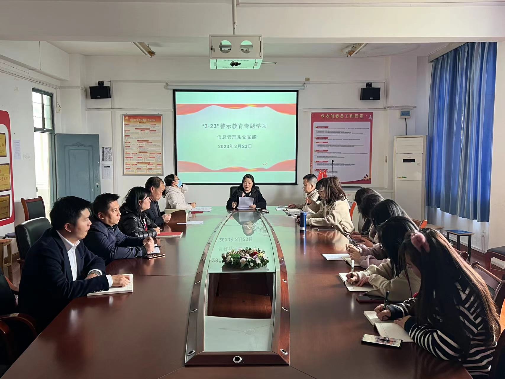 信息管理系黨支部赴江西省圖書館開展主題黨日活動