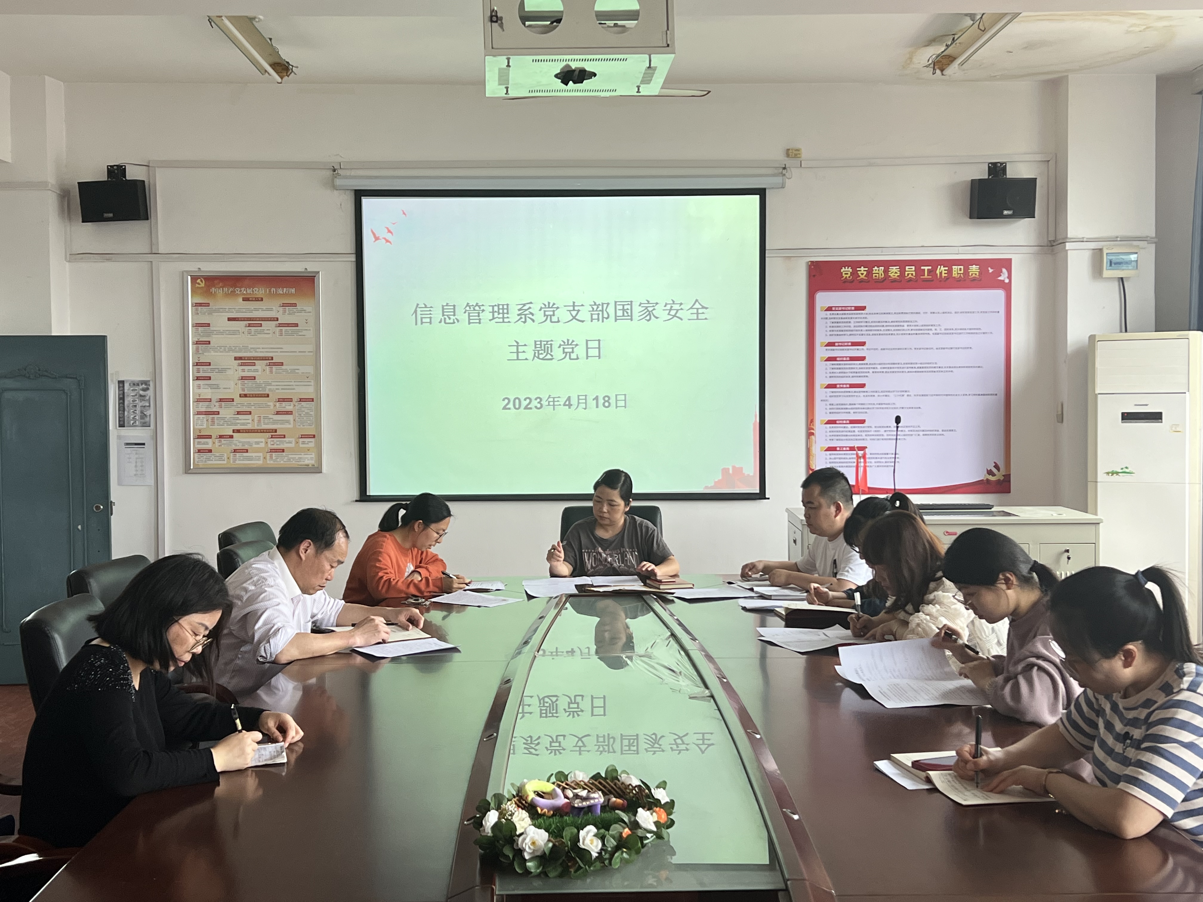 信息管理系黨支部赴江西省圖書館開展主題黨日活動